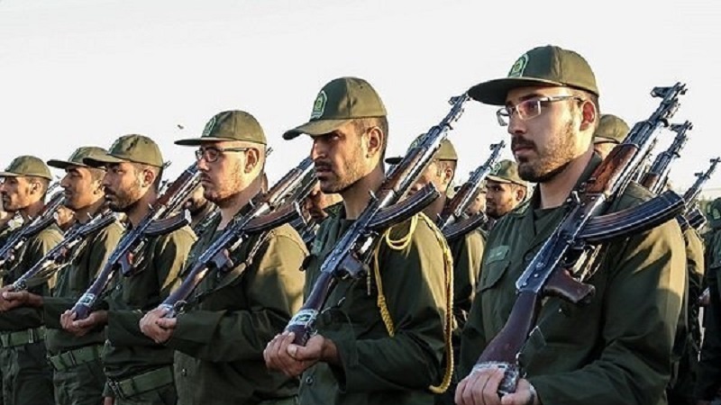 Iranpress: افزایش حقوق سربازان در بودجه 1400 / حداقل حقوق یک میلیون و 800 هزار تومان