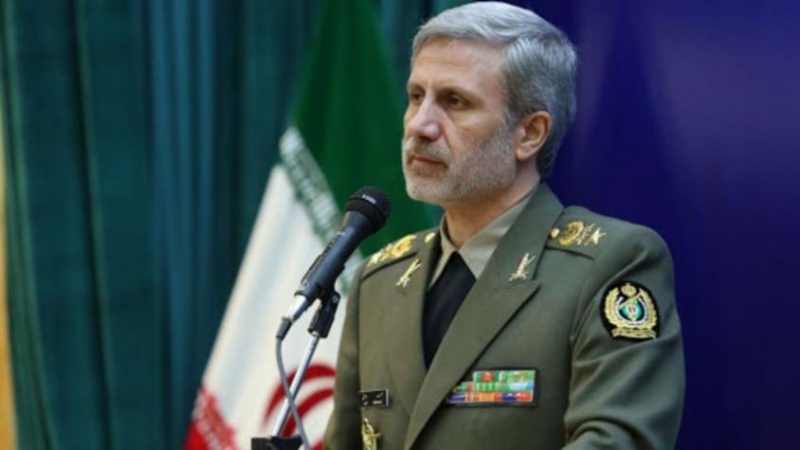 Iranpress: سرتیپ حاتمی: کوچکترین خطای محاسباتی دشمنان با پاسخ سنگین ایران روبرو می‌شود