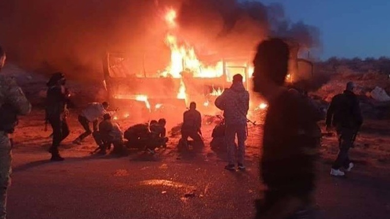 Iranpress: حمله تروریستی به یک اتوبوس در استان حماه سوریه