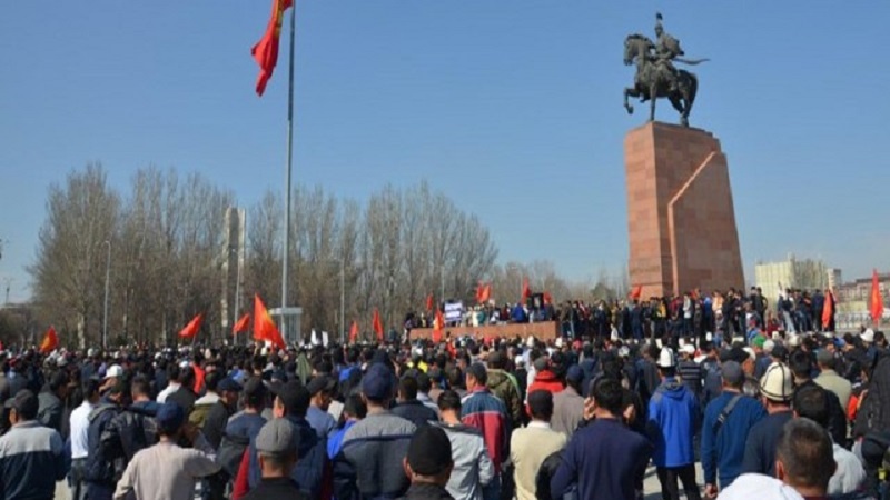 Iranpress: تجمع مرزنشینان قرقیزستان در بیشکک