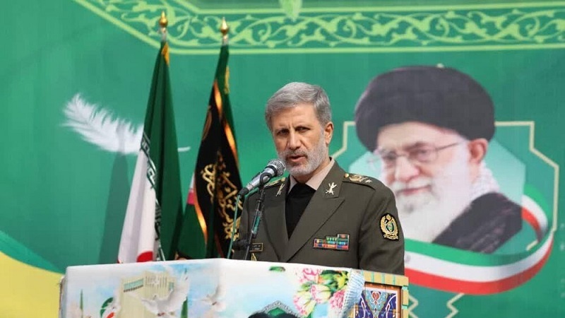 Iranpress: وزیر دفاع: نتیجه ایستادگی مردم، اقتدار و امنیت ایران اسلامی است