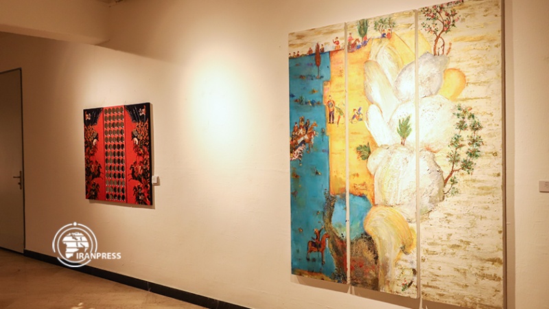 Iranpress:  تصاویری از نمایشگاه آثار نقاشی سه نسل زنان ایرانی در کیش  
