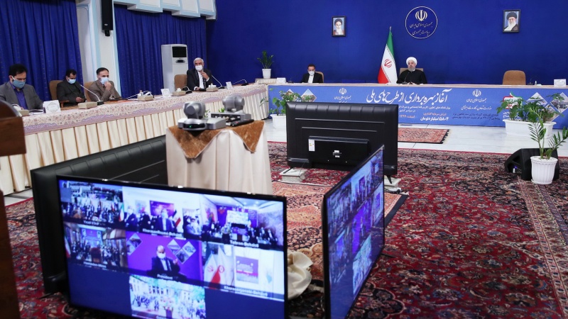 Iranpress: افتتاح طرح‌های وزارتخانه‌های تعاون و میراث فرهنگی با دستور روحانی