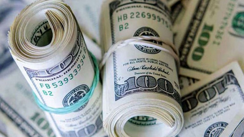 Iranpress: رشد آرام قیمت دلار و یورو در صرافی‌های بانکی 