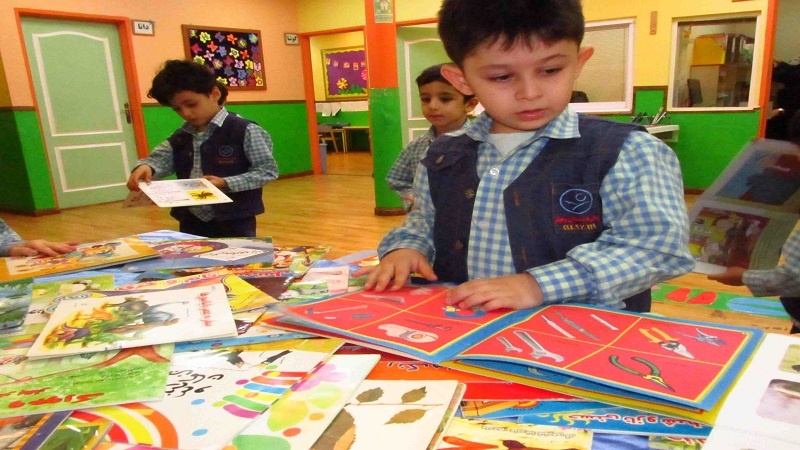 Iranpress: نخستین خورجین کتاب کودک 1400 رسید