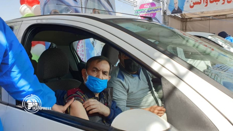 Iranpress: افتتاح پایگاه واکسیناسیون کووید- 19 خودرویی باغ پرندگان تهران