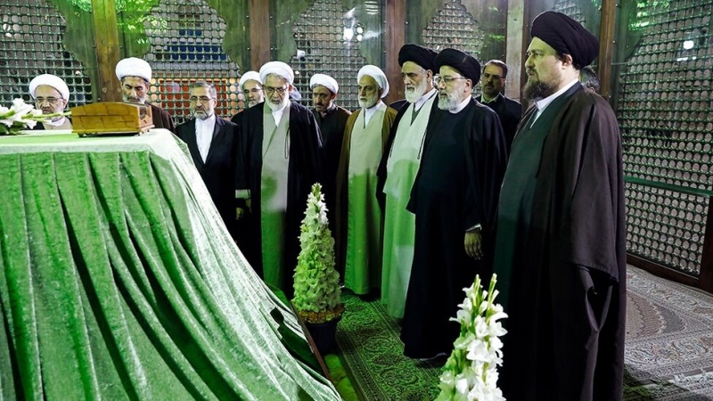 Iranpress: تجدید میثاق مسئولان عالی قضایی با آرمان‌های امام خمینی (ره) و شهدا