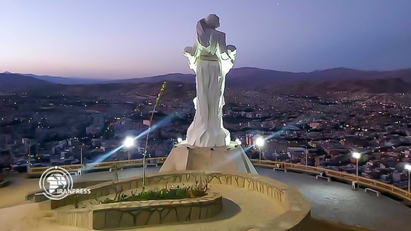 ایران پرس: تصاویری از پیکره بزرگ سنندج؛ نماد یادبود شهدای بمباران شیمیایی کردستان