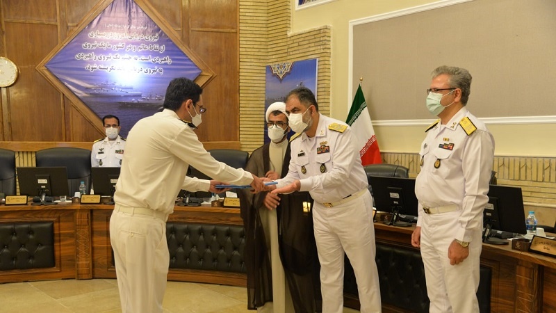 Iranpress: فرمانده نیروی دریایی ارتش: امروز، واژه امنیت با سفید پوشان سلامت معنا پیدا کرده است