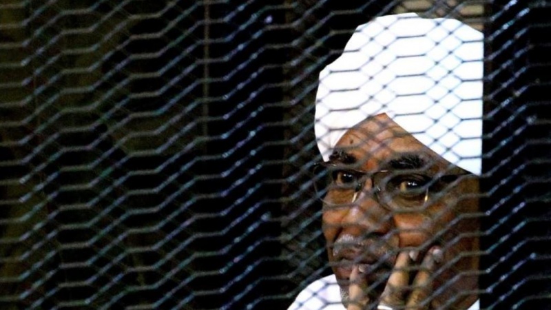 Iranpress: سودان عمر البشیر را به دیوان بین المللی کیفری تحویل می دهد