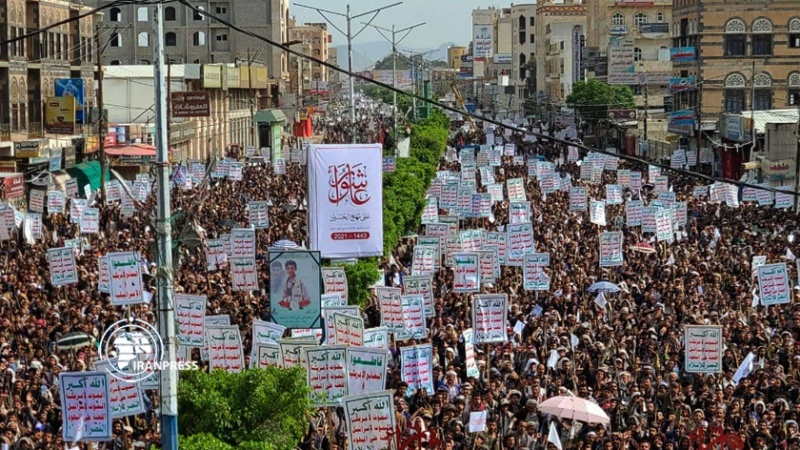 Iranpress:  صنعا؛ راهپیمایی هزاران یمنی در عصر عاشورا 