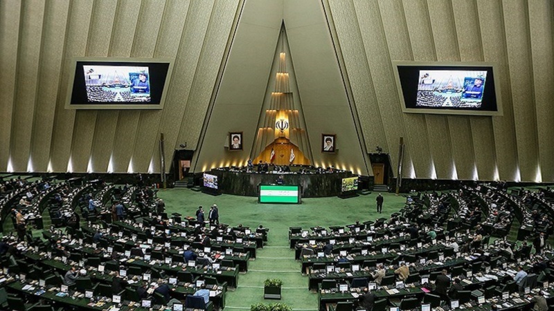 Iranpress:  پانزدهمین نشست بررسی لایحه بودجه ۱۴۰۲ در حال برگزاری است