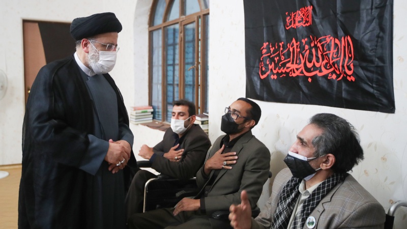 ایران پرس: دیدار رئیس جمهور با جمعی از خانوادهای معظم شهدا و ایثارگان در زابل