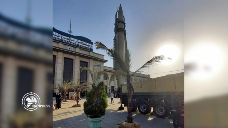 Iranpress: برگزاری نمایشگاه دفاع مقدس در مجموعه راه آهن تهران