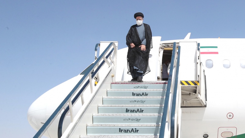 Iranpress: رئیس جمهور وارد زاهدان شد