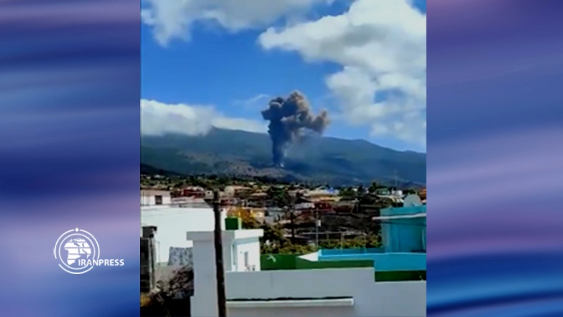 Iranpress: فوران آتشفشان «کومبره ویخا» در جزیره «لا پالما» اسپانیا