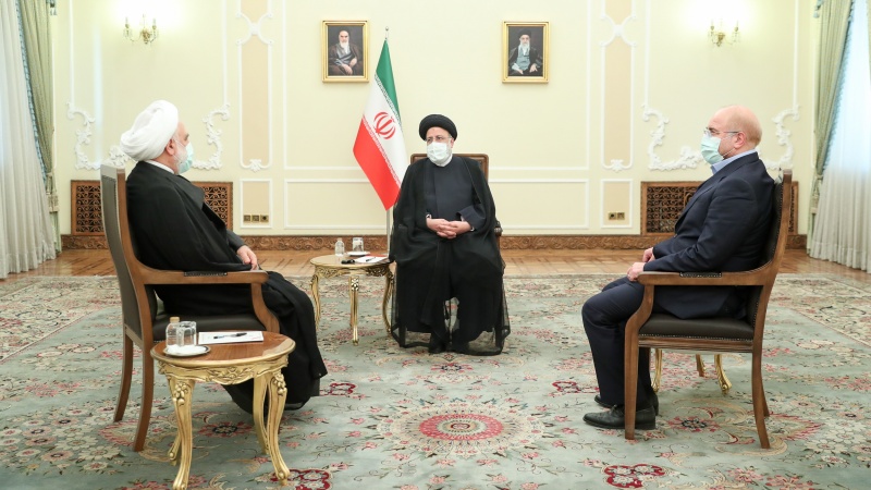Iranpress: به میزبانی رئیس جمهوری؛ برگزاری جلسه سران سه قوه