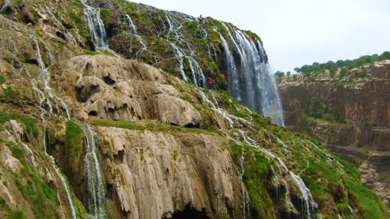 ایران پرس: آبشار کمردوغ، فرح‌بخش، مرتفع و باشکوه