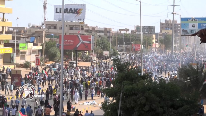 Iranpress:  تظاهرات مردم سودان در مخالفت با کودتای نظامی 