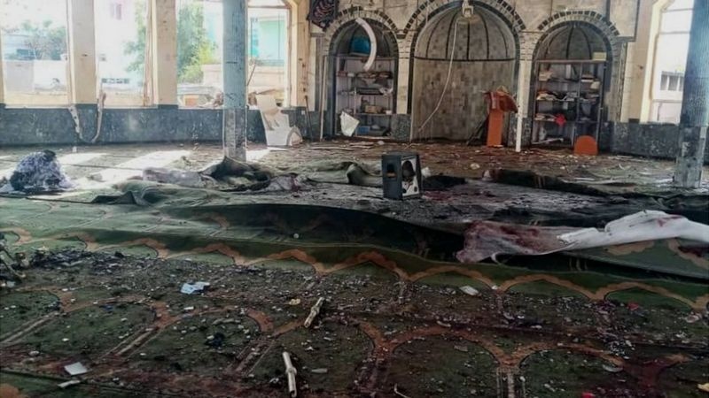 Iranpress: داعش مسئولیت حمله به مسجد شیعیان در افغانستان را به عهده گرفت