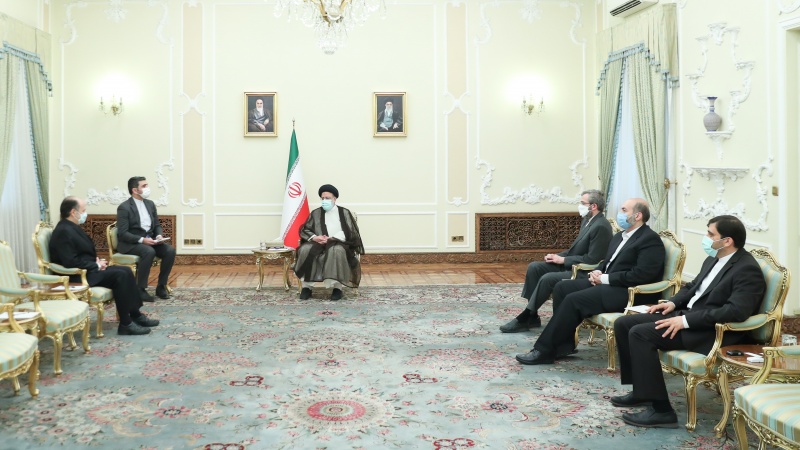 Iranpress: رئیسی: روابط ایران و قبرس در حوزه‌های اقتصادی و تجاری قابلیت افزایش دارد