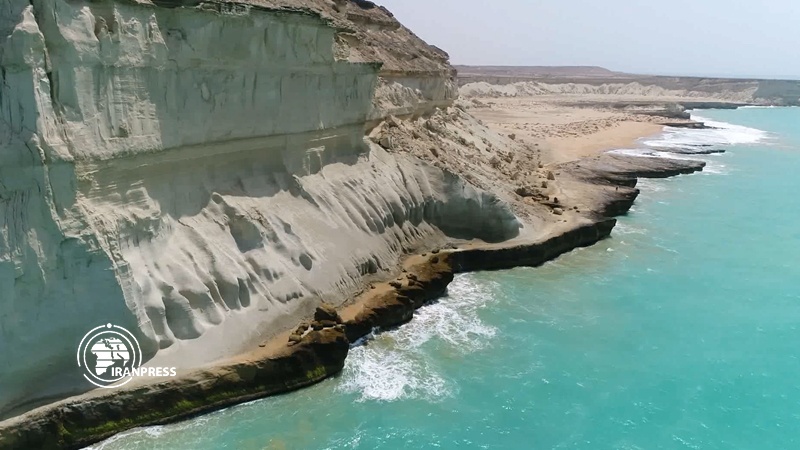 Iranpress: بندر پزم تیاب، اوج زیبایی در سواحل مکران 