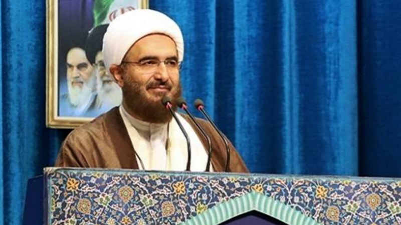Iranpress: خطیب نماز جمعه تهران: وحدت در امت اسلامی یک راهبرد و بنیاد است