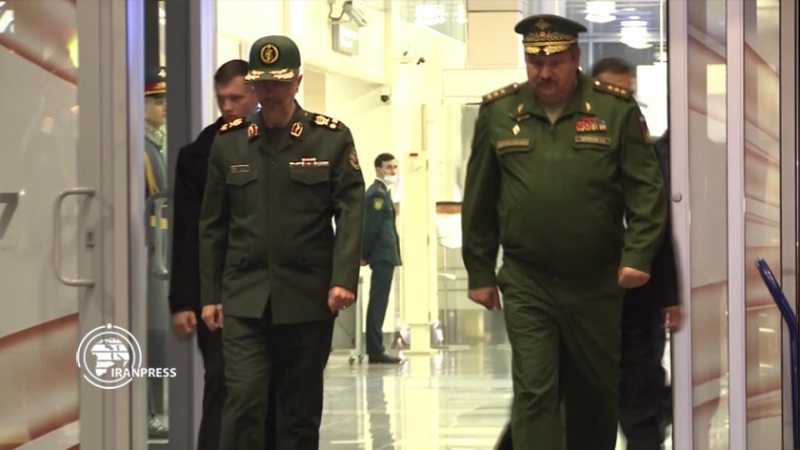 Iranpress: سرلشکر باقری در مسکو؛ ایران و روسیه در مسیر توسعه همکاری‌های دفاعی