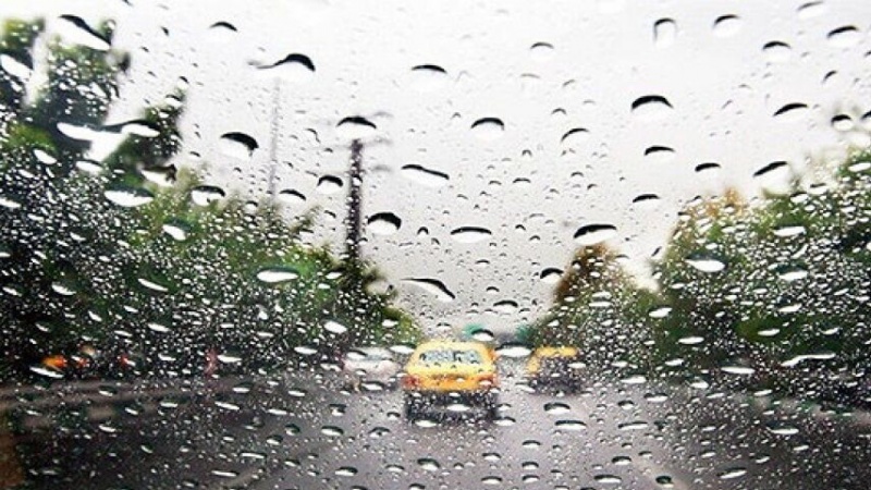 Iranpress: بارندگی در محور‌های ۶ استان کشور