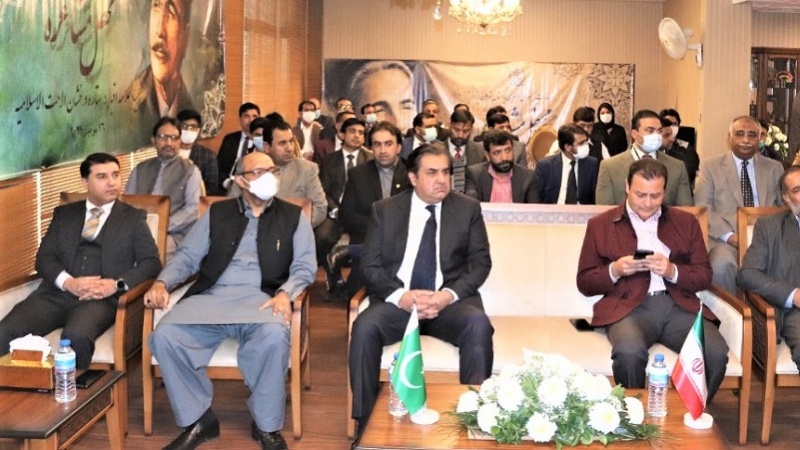Iranpress: سفارت پاکستان در تهران محفل مشاعره به مناسبت روز اقبال برگزار کرد