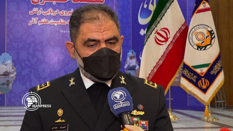 Iranpress: دریادار ایرانی: بروز رسانی تجهیزات در دستور کار نیروی دریایی ارتش قرار دارد