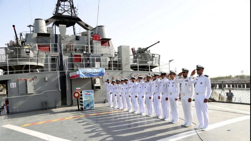 Iranpress: پیام‌های تبریک فرماندهان ارتش به مناسبت روز نیروی دریایی ارتش