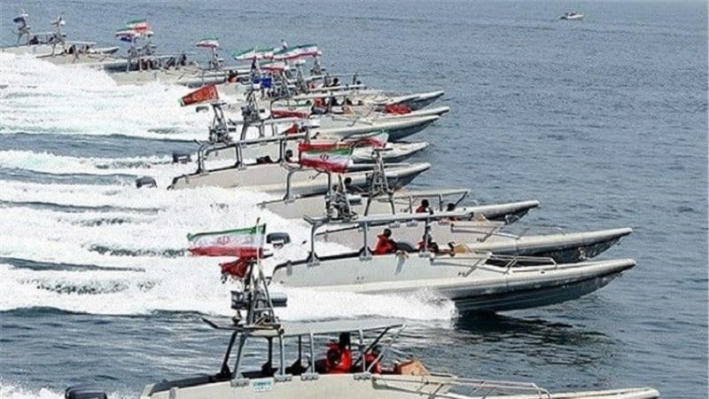 Iranpress: شکست آمریکا در سرقت نفت ایران در آب‌های دریای عمان با اقدام به موقع و مقتدرانه نیروی دریایی سپاه 