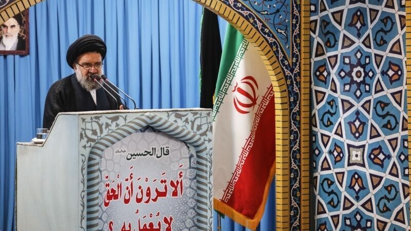 Iranpress: آیت‌الله خاتمی: ملت ایران به چیزی کمتر از لغو همه تحریم‌ها تن نخواهد داد