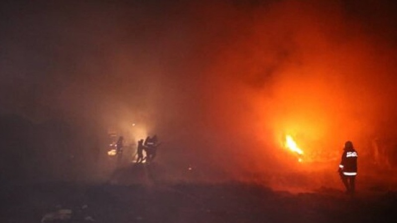 Iranpress: وقوع آتش‌سوزی گسترده در بازار لوازم برقی بغداد