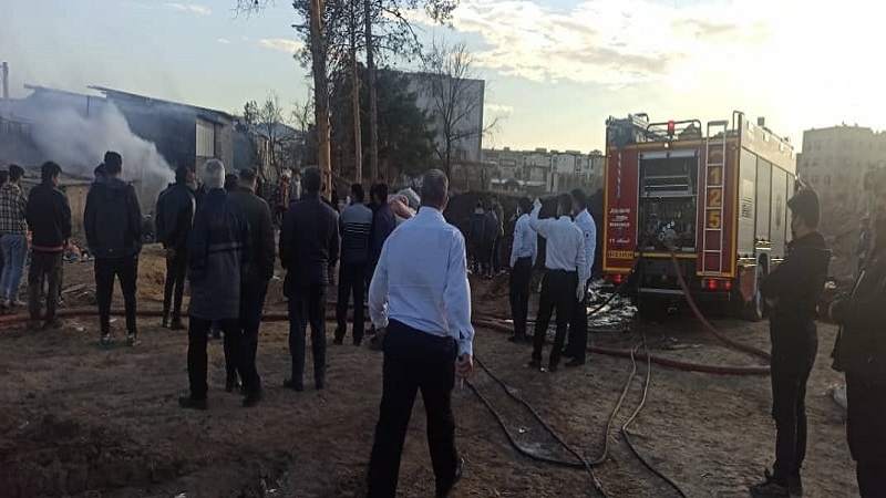 Iranpress: آتش سوزی در بازار گل محلاتی با 2 کشته و 8 مصدوم 