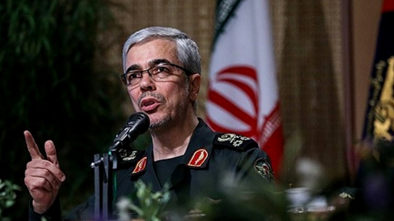 Iranpress: سرلشکر باقری: در سطح تاکتیکی آمادگی پاسخ قاطع و تهاجم سریع به دشمنان را داریم