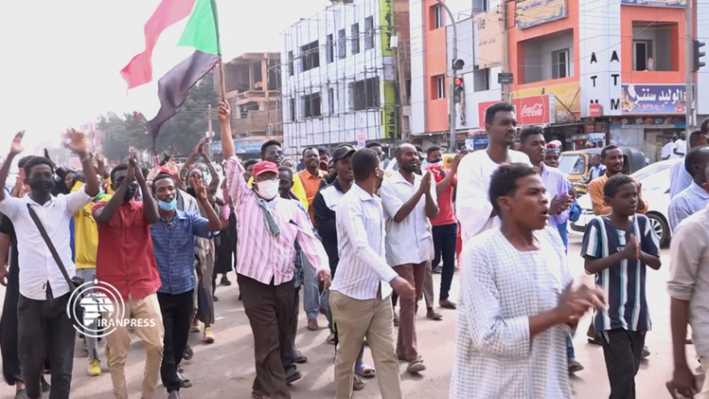 Iranpress:  زخمی شدن ده‌ها معترض سودانی در خارطوم