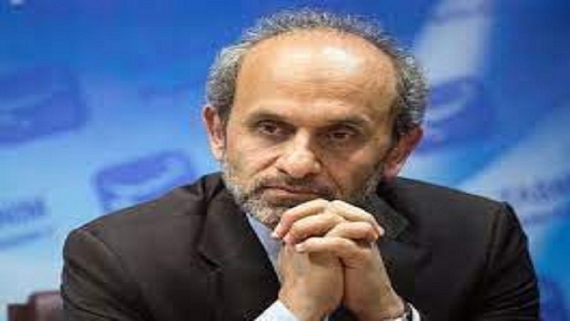 Iranpress: پیام رئیس سازمان صدا و سیما در پی تحریم خبرنگار این سازمان 