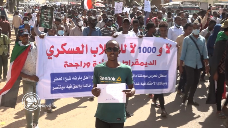 Iranpress: تظاهرات مردم سودان در مخالفت با حضور نظامیان در قدرت