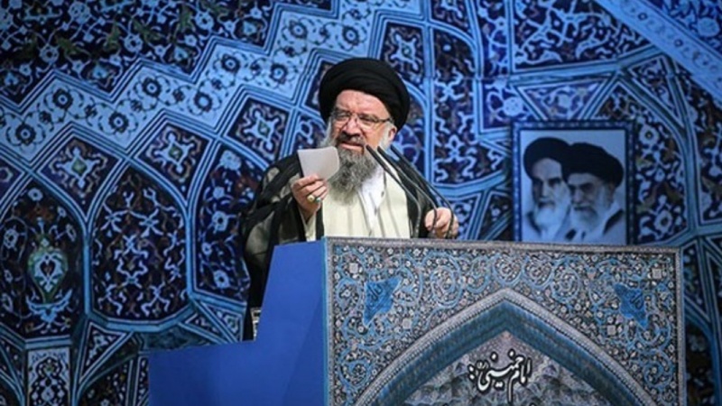 Iranpress: خطیب نماز جمعه تهران: مقاومت و تقوا دو عنصر ناکام کننده دشمن است