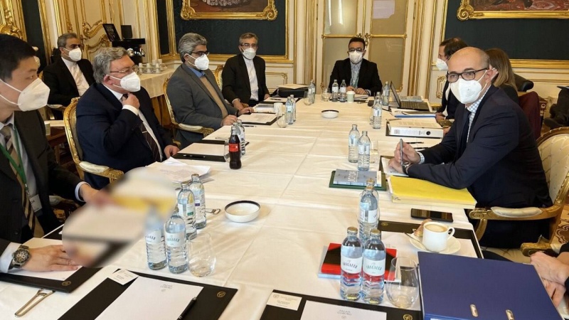 Iranpress: برگزاری جلسه گروه 1+4 و ایران با هدف ادامه نگارش متن نهایی مذاکرات