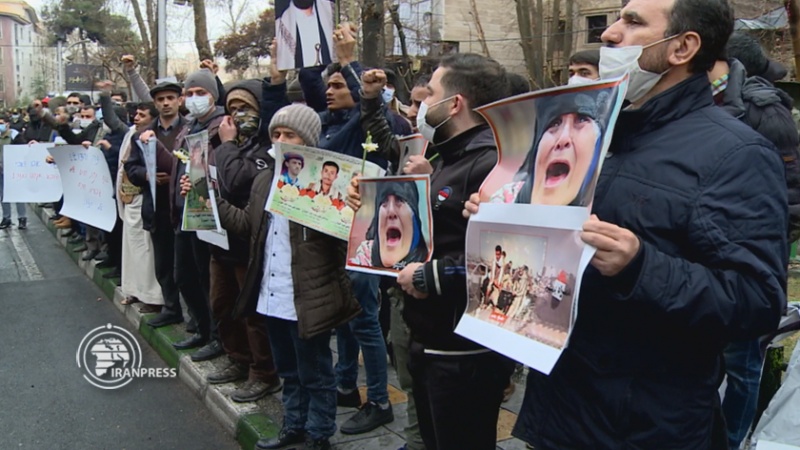Iranpress: گردهمایی اعتراض‌آمیز دانشجویان مقابل دفتر سازمان ملل 