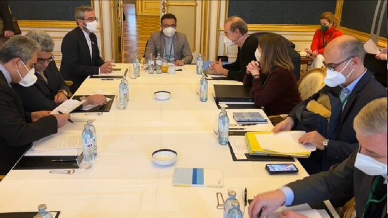 Iranpress: دیدار باقری با مورا و مذاکره‌کنندگان ارشد سه کشور اروپایی در وین