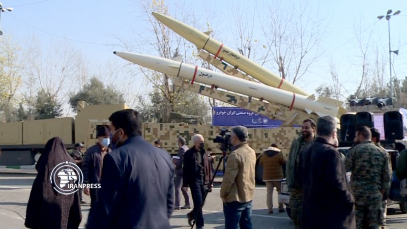 Iranpress: نمایش بخشی از توانمندی موشکی ایران در مصلی تهران