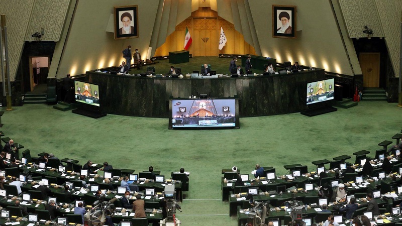 Iranpress: حاشیه‌های «طرح صيانت» در جلسه بودجه‌ای مجلس 