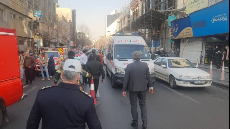 Iranpress: آتش‌سوزی در پاساژ نگین ستارخان، 3 نفر مصدوم شدند