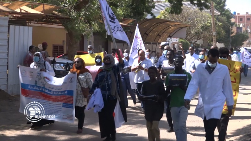 Iranpress: تظاهرات مردم سودان در محکومیت حکومت نظامیان 