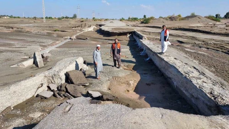 Iranpress: خسارت ۸۰۰ میلیارد تومانی سیل به راه‌های جنوب سیستان و بلوچستان