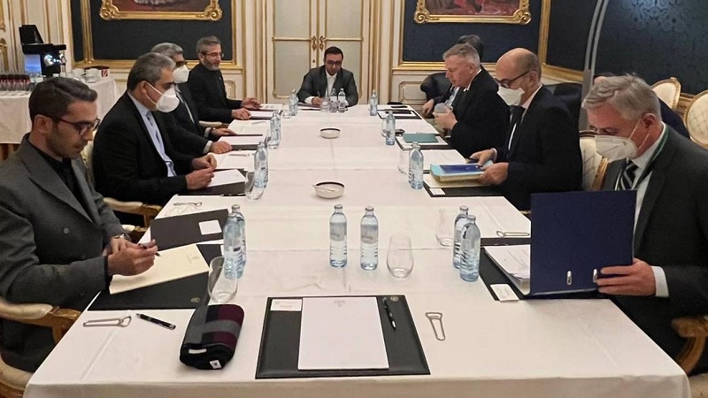 Iranpress: گفت‌وگوی مذاکره‌کنندگان ارشد سه کشور اروپایی با علی باقری